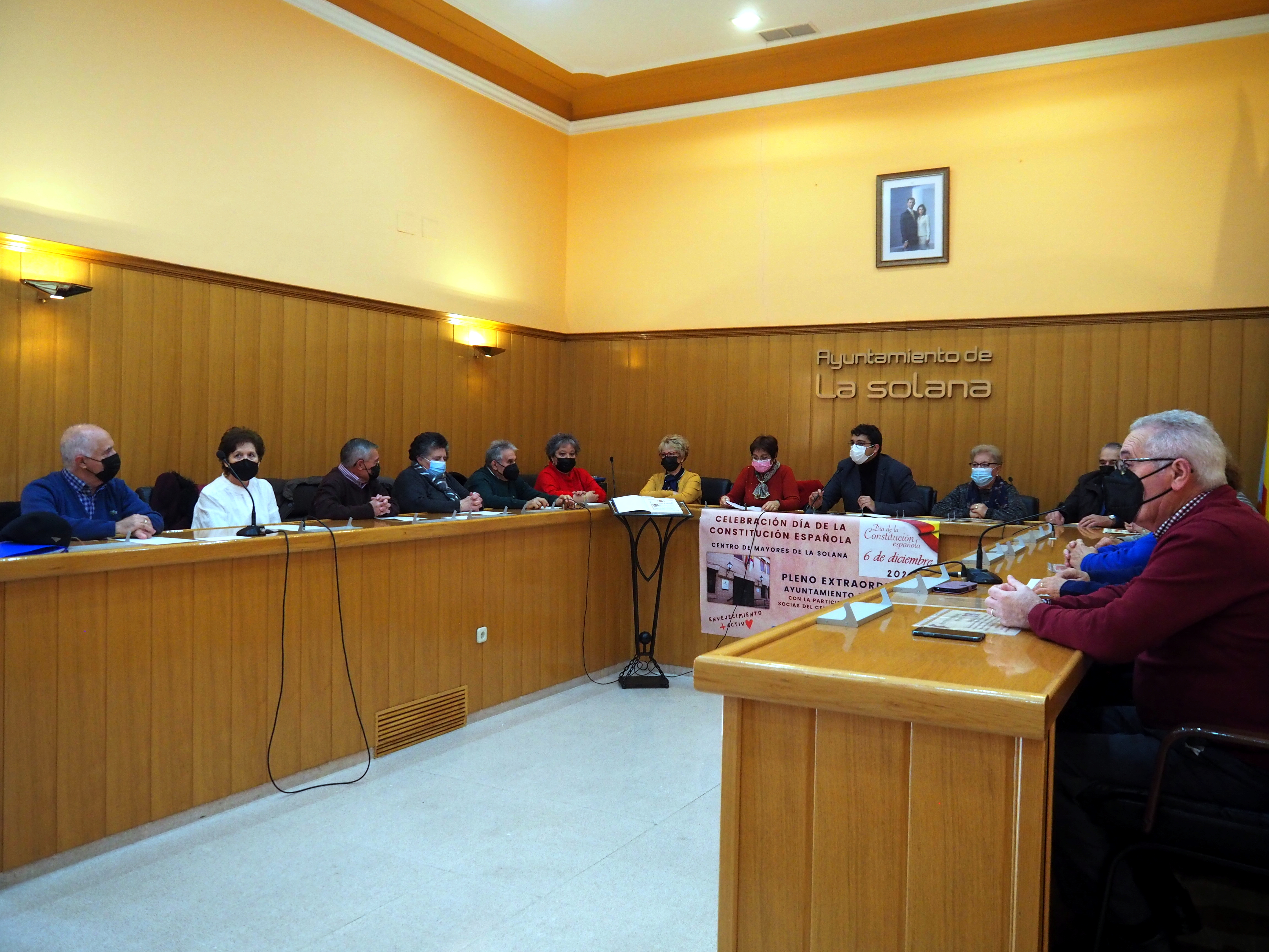 CELEBRACION DEL DÍA DE LA CONSTITUCION ESPAÑOLA.- PLENO EXTRAORDINARIO DE  PERSONAS MAYORES EN SALA DE PLENOS AYUNTAMIENTO DE LA SOLANA - Red de  Centros de Mayores de Castilla-La Mancha